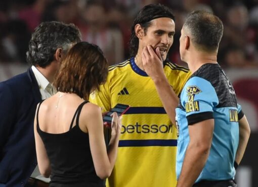 El noble gesto de Edinson Cavani después de la suspensión del partido ante Estudiantes por la convulsión de Javier Altamirano