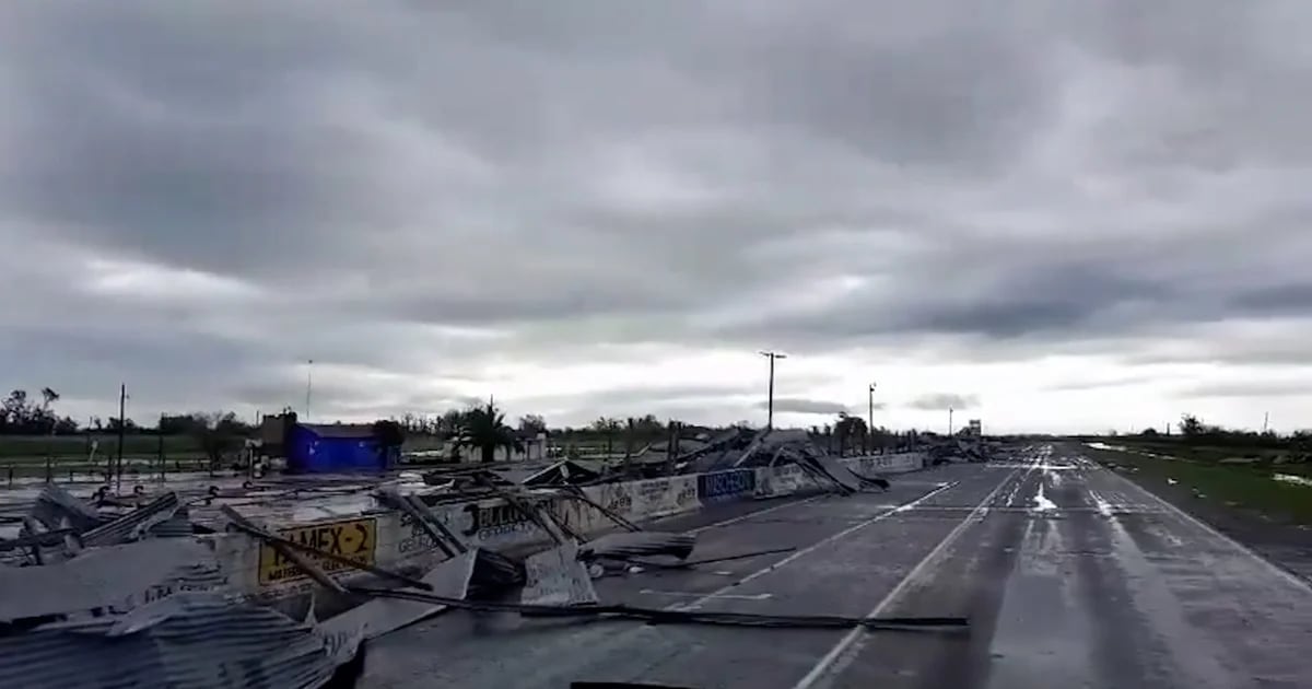 Los impactantes videos del tornado que destruyó los boxes del Autódromo de Nueve de Julio