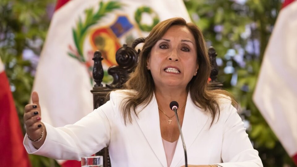 Perú: acusan a Dina Boularte de enriquecimiento ilícito | La fiscalía abrió una causa y en el Congreso se inició una moción de vacancia por incapacidad moral