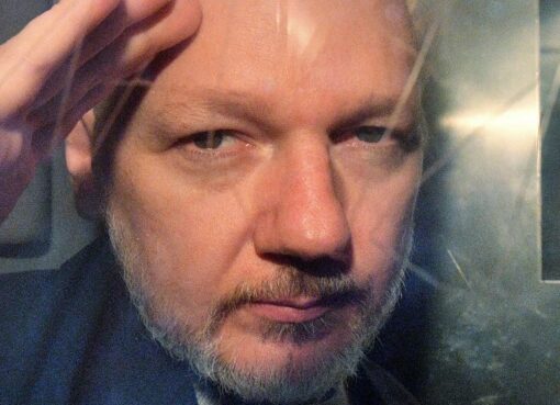 La justicia británica aplazó la decisión sobre la extradición de Assange a Estados Unidos | El tribunal le abre la puerta al fundador de WikiLeaks a un último recurso