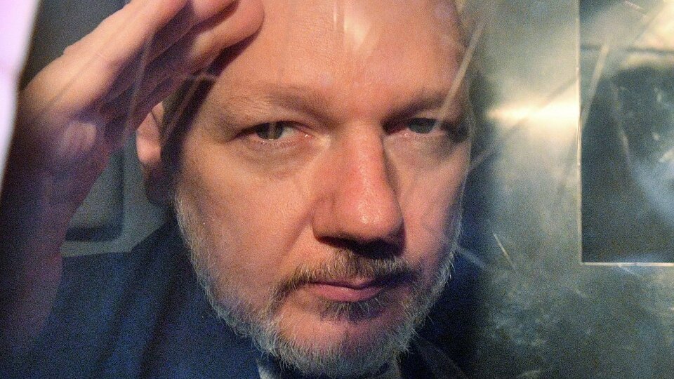 La justicia británica aplazó la decisión sobre la extradición de Assange a Estados Unidos | El tribunal le abre la puerta al fundador de WikiLeaks a un último recurso
