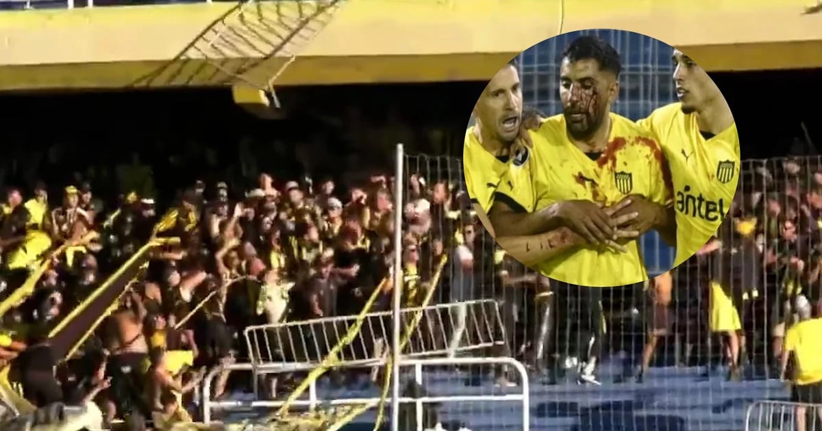 Los videos de los graves incidentes en Rosario Central-Peñarol: la salvaje agresión a un jugador uruguayo que dejó el estadio en ambulancia