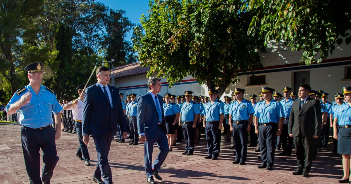 El gobernador Marcelo Orrego presidió el inicio del ciclo lectivo de las fuerzas de seguridad