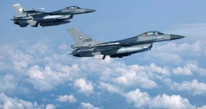 Milei no estará en la firma de la compra de 24 aviones caza F-16