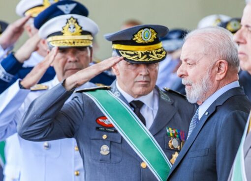 Brasil: Lula celebra el Día del Ejército | Compromiso con la democracia de los jefes militares