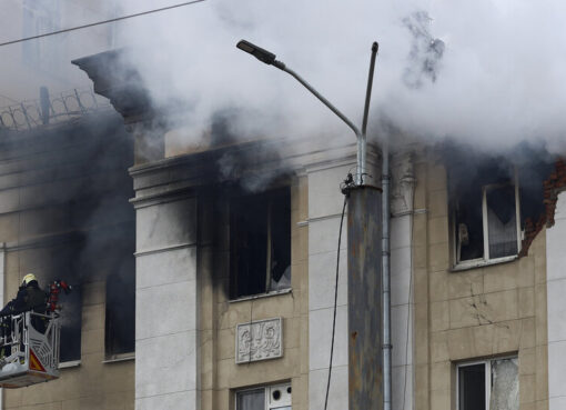 Ucrania: nueve muertos en un ataque ruso | Los misiles destruyeron un edificio de cinco pisos en Dnipró