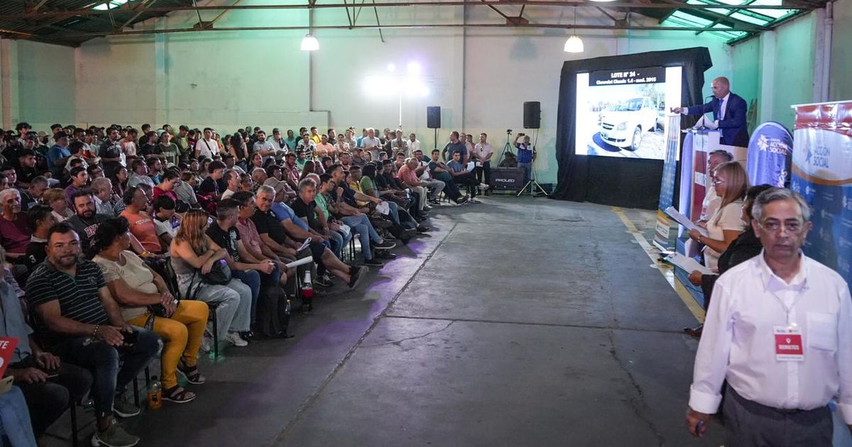 Exitoso megaremate de vehículos en la Caja de Acción Social: casi un millar de sanjuaninos pujaron por la mejor oferta