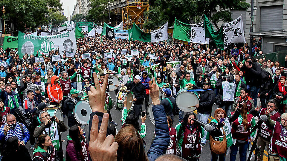 Paro, ingresos masivos y asambleas simultáneas contra la ola de despidos   | Jornada de protesta de los estatales en todo el país