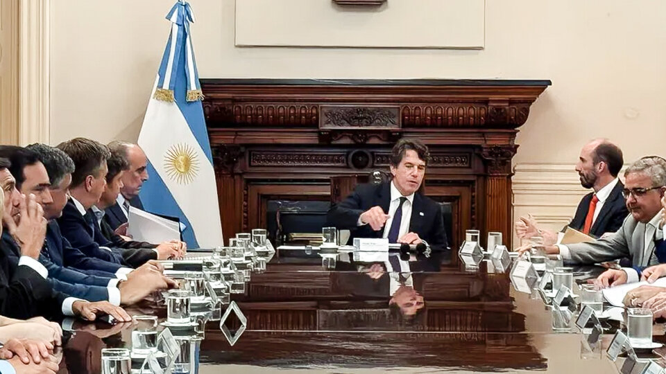 En la previa a la reunión, la Rosada presiona a los gobernadores para que acompañen la reversión de Ganancias | “Si quieren plata tienen que acompañar al Gobierno”