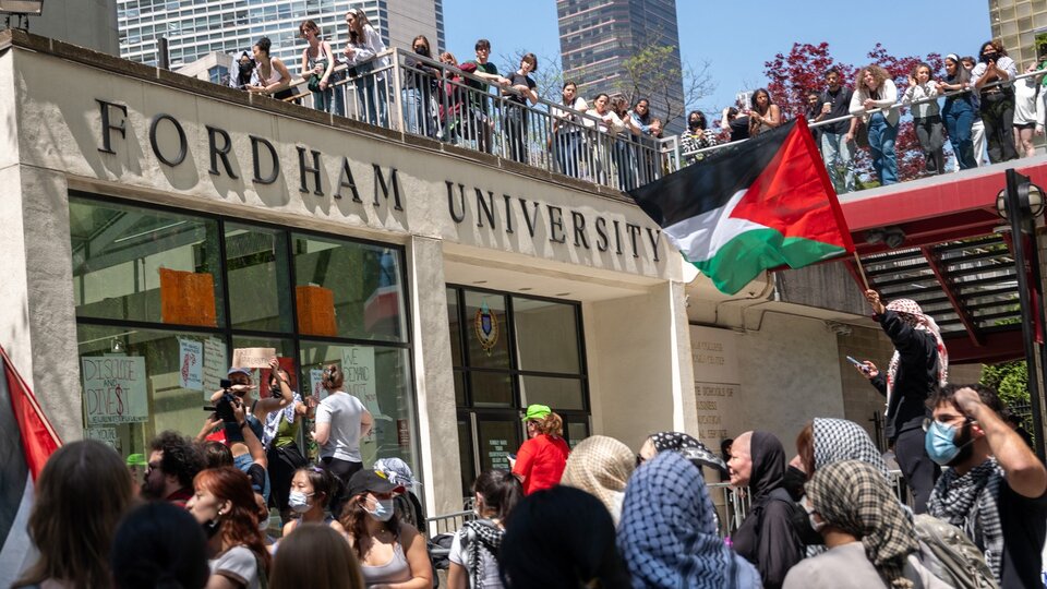 Represión, detenidos y mucha tensión: la rebelión de los universitarios norteamericanos por la guerra en Gaza | De oeste a este, los jóvenes toman las principales universidades 