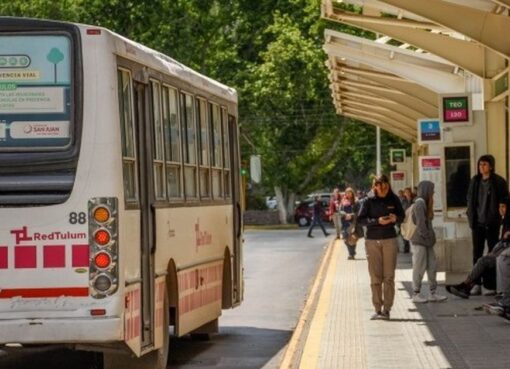 Por pedido de los usuarios, suspendieron el cambio del recorrido de tres líneas de la Red Tulum