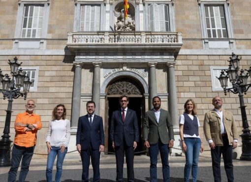 Cataluña se moviliza para decidir su futuro en las urnas | Salvador Illa, el candidato del presidente español Pedro Sánchez, encabeza las encuestas