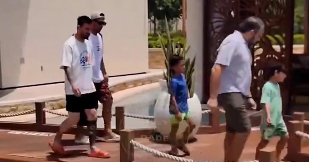 Las imágenes de la salida conjunta de Lionel Messi, Luis Suárez y sus familias: del menú que eligió Antonela Roccuzzo al relax en la piscina