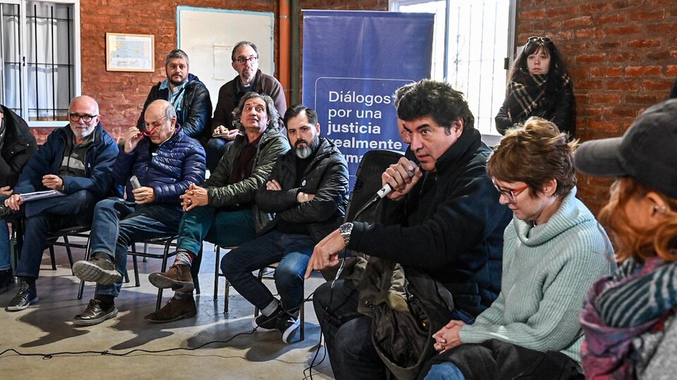 Jueces y fiscales mantuvieron un encuentro con vecinos de la exVilla 1-11-14 | “Diálogos por una justicia realmente humana”.