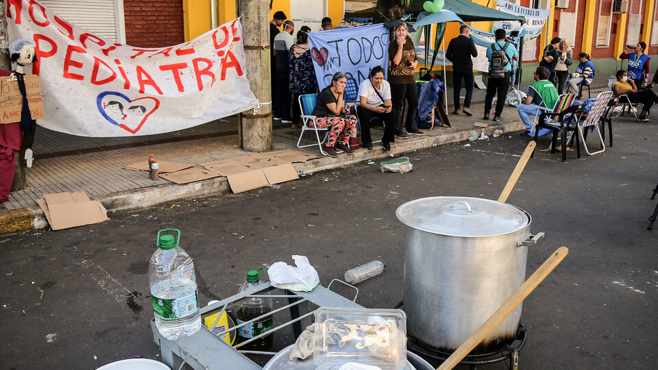 La saga de movilizaciones y acampes en Misiones sumó la toma de Salud y no se detiene | Podrían plegarse los yerbateros