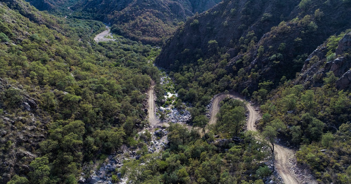 Pendientes, precipicio y un deleite para la vista, cómo son los 24 km del camino que cambió la vida a 16 familias vallistas