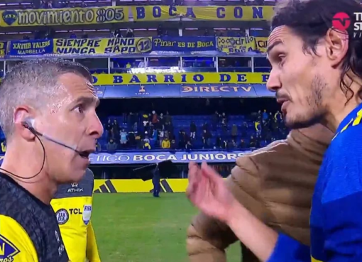 La discusión entre Cavani y el árbitro Mastrángelo por el tiempo adicionado tras el empate de Boca Juniors ante Talleres