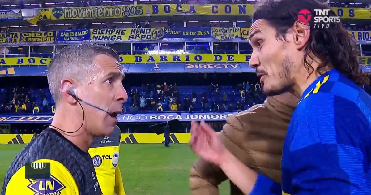 La discusión entre Cavani y el árbitro Mastrángelo por el tiempo adicionado tras el empate de Boca Juniors ante Talleres