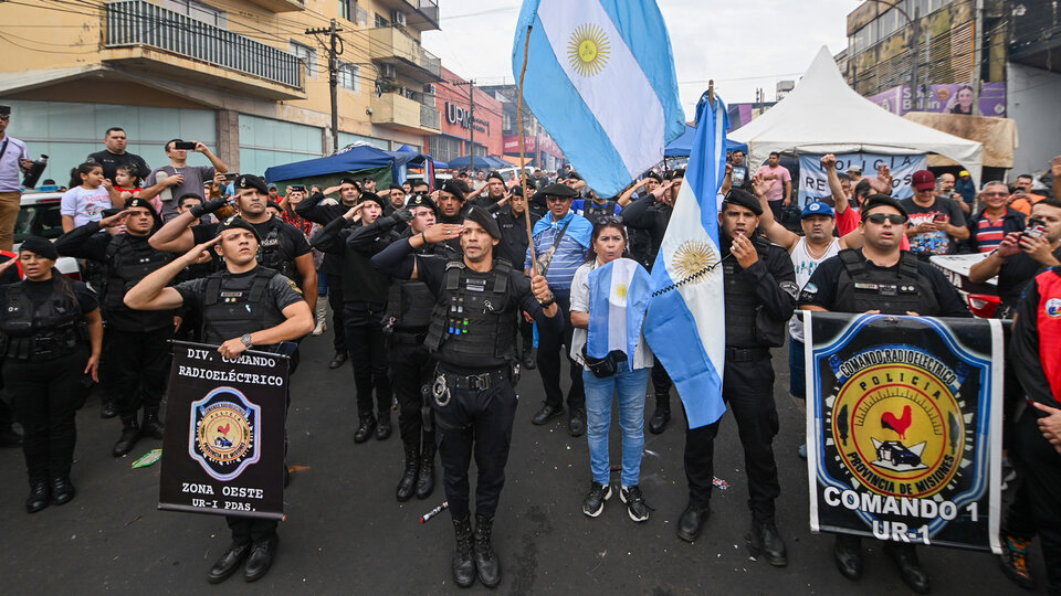 Misiones: los policías aceptaron la propuesta del gobierno provincial y levantaron su acampe | Los docentes siguen con su protesta