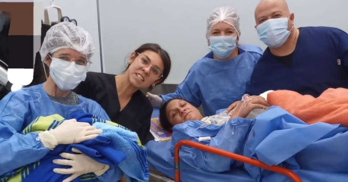 Un pequeño centro de salud sanjuanino improvisó una sala de partos y logró un nacimiento en minutos