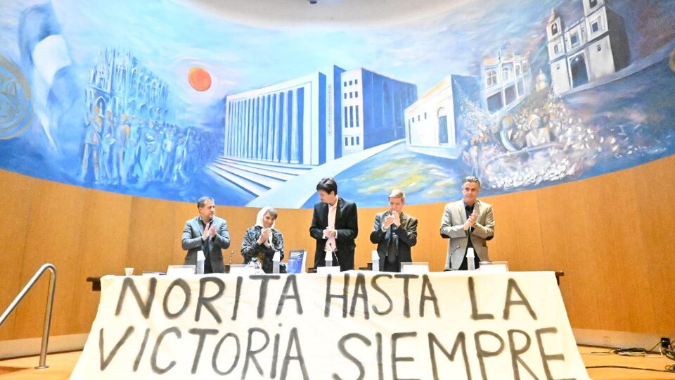 Homenajes a Norita Cortiñas en la Facultad de Derecho | Slokar dijo que Argentina debe su democracia a las Madres de Plaza de Mayo