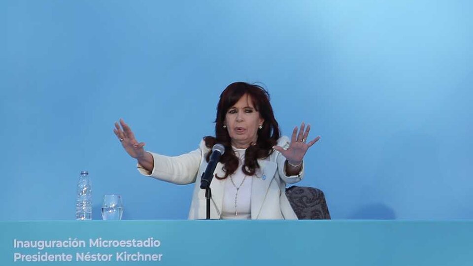 Cristina Kirchner le respondió a Milei: “Teorizar en los canales de televisión es muy fácil, gobernar es otra cosa” | El escándalo de los alimentos en Capital Humano