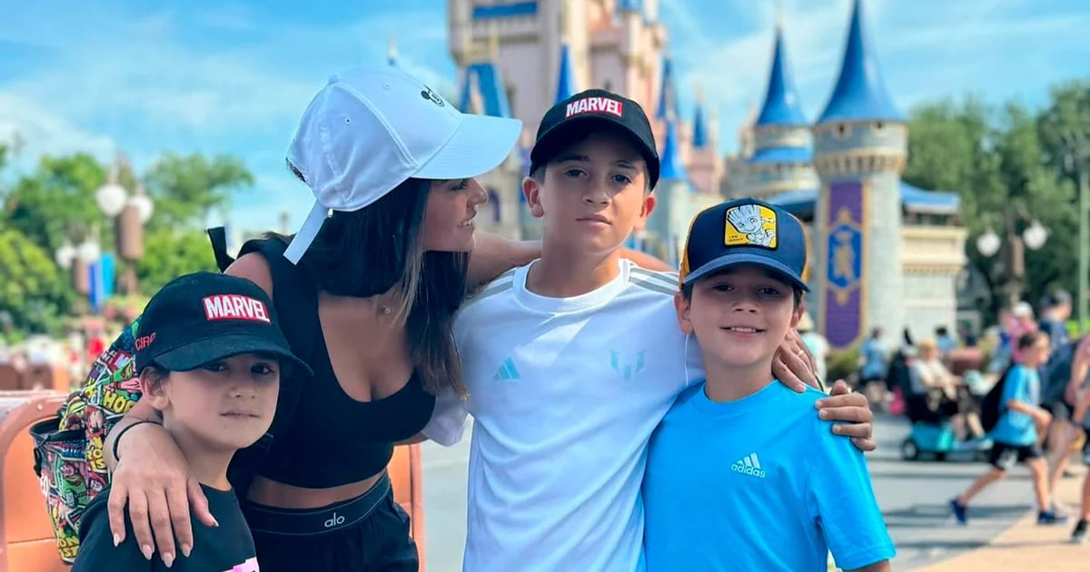 El álbum de fotos de las vacaciones de Antonela Roccuzzo y sus hijos en Disney mientras Messi se prepara para la Copa América