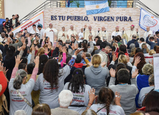 Fuerte mensaje de la Iglesia ante la crisis alimentaria: “El pan es de todos” | A favor de las mujeres que cocinan en los comedores comunitarios