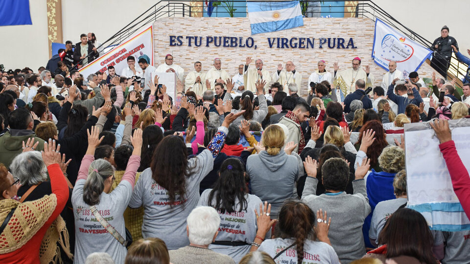 Fuerte mensaje de la Iglesia ante la crisis alimentaria: “El pan es de todos” | A favor de las mujeres que cocinan en los comedores comunitarios