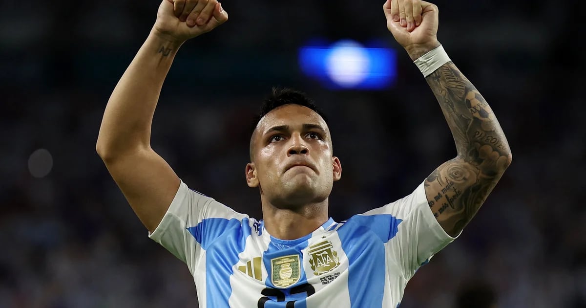 Lautaro Martínez reveló qué le dijo a Messi al momento de dedicarle su primer gol en el triunfo de la selección argentina ante Perú