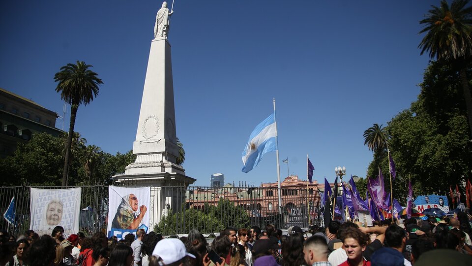 Madres, Abuelas y estatales, unidos en Plaza de Mayo por la memoria, verdad y justicia | Estela de Carlotto y Adolfo Pérez Esquivel convocaron a la ronda de los jueves