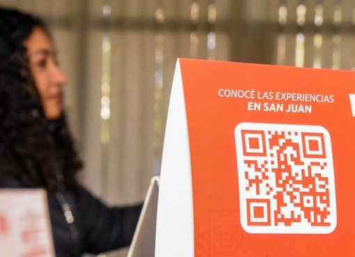 San Juan, invadida por cartelitos con un código QR, ¿a qué información llevan?