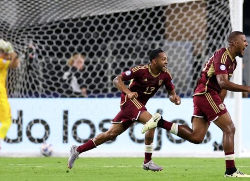 El golazo de Salomón Rondón desde mitad de cancha en Venezuela-Canadá que se candidatea a ser el mejor de la Copa América