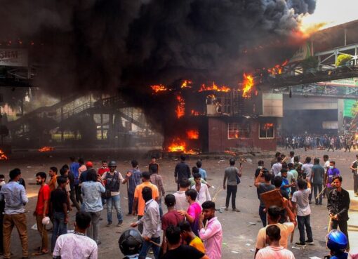 Bangladesh: más de 100 muertos por la feroz represión a una ola de protestas | El gobierno nacional decretó un toque de queda y desplegó a militares