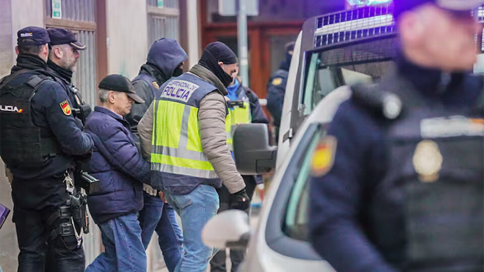 España: condenan a un jubilado que envió cartas bomba a Pedro Sánchez | Pompeyo González Pascual fue acusado de terrorismo y cumplirá 18 años de cárcel