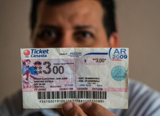 El coleccionista sanjuanino de tickets canasta y los inéditos billetes de Carlos Menem