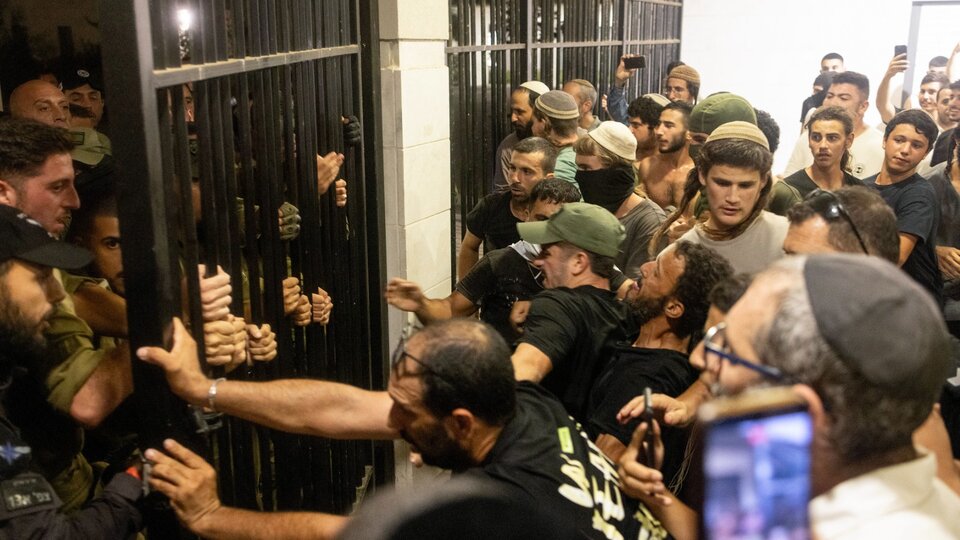 Nueve soldados israelíes fueron detenidos por maltratos a un preso en Gaza | Los arrestos provocaron una violenta manifestación de ultraderechistas