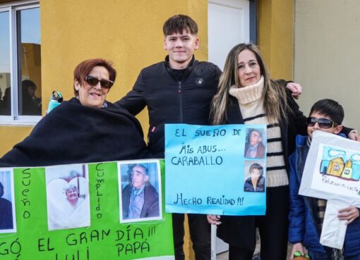 “El sueño de mis ‘abus’ hecho realidad”: la emoción de los Caraballo por tener una casa digna y un barrio con su apellido en San Martín