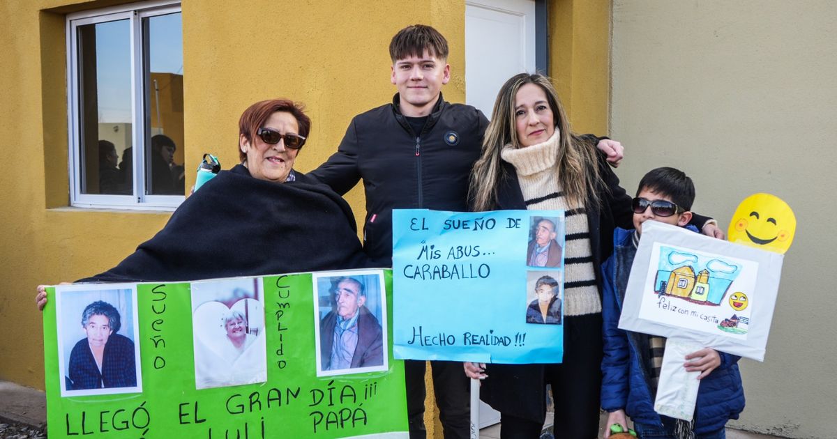 “El sueño de mis ‘abus’ hecho realidad”: la emoción de los Caraballo por tener una casa digna y un barrio con su apellido en San Martín