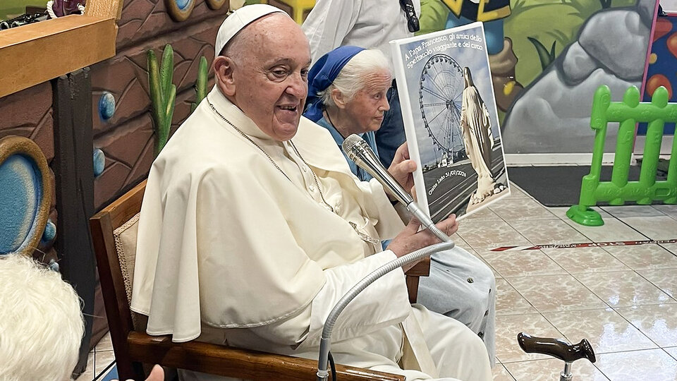 El Papa Francisco visitó a la sobrina de una de las monjas francesas desaparecidas | Geneviève Jeanningros participa de una comunidad religiosa que trabaja con la comunidad LGBT+