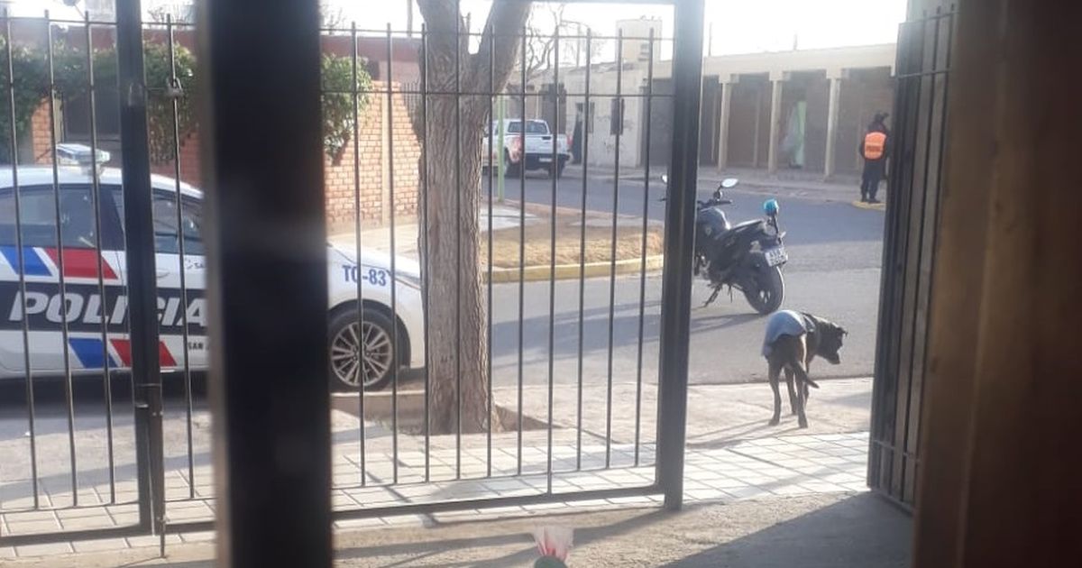 Tras el reclamo vecinal y la nota de Tiempo, desalojaron el centro comercial abandonado del barrio Aramburu