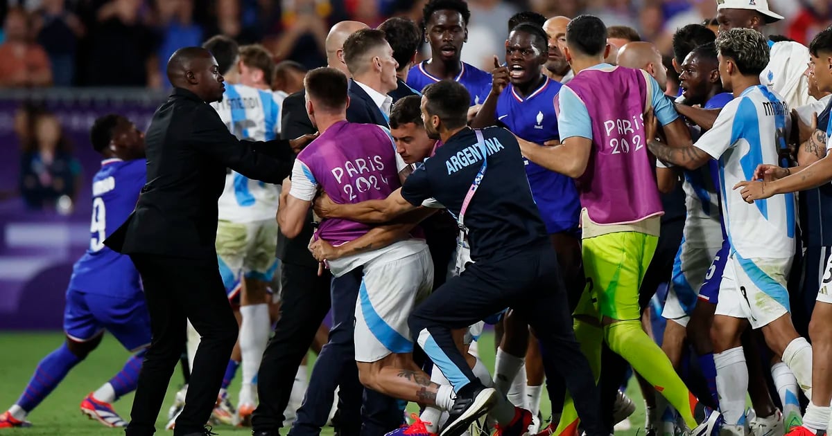 Los incidentes entre los futbolistas de Argentina y Francia tras el final del partido de los Juegos Olímpicos