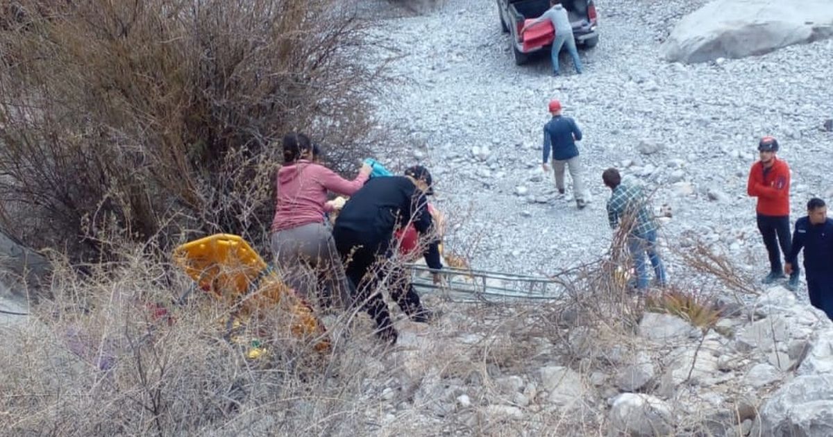 Rescatan a un hombre que cayó unos 4 metros en un cerro de Pocito