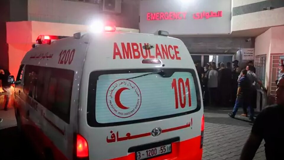 Las ambulancias podrían dejar de operar en el norte de Gaza por falta de combustible | De las ocho ambulancias de la Media Luna Roja Palestina solo dos siguen funcionando