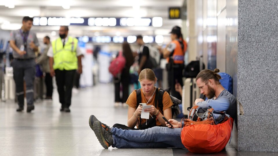 Cancelaciones y demoras en Aeroparque tras las asambleas de pilotos | Reclamo de aumentos salariales