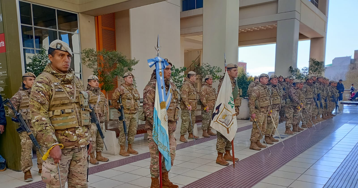 Cómo fue el cambio de la Guardia de Honor de la Bandera Ciudadana