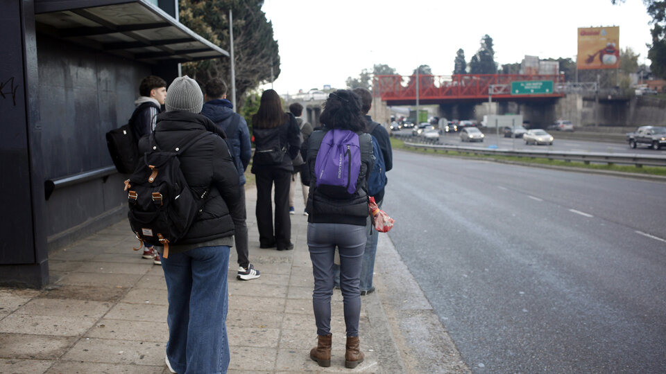 “No es vida viajar así y pagar esto” | Los “defasajes” del aumento del transporte y el temor por lo que vendrá