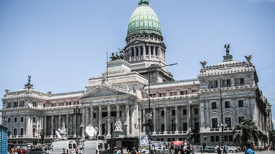 Casa de la democracia o aguantadero de cómplices de genocidas