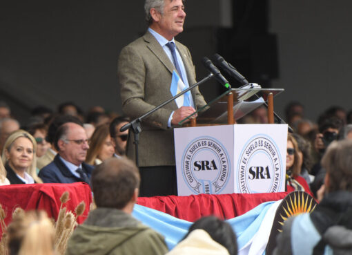 Nicolás Pino aseguró que “no hay conjeturas” sobre el atentado en la sede de la Rural | En una conferencia de prensa