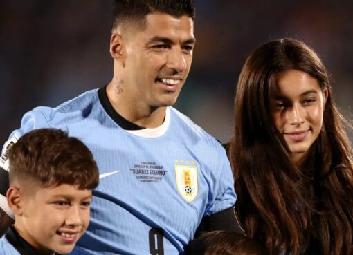 16 fotos de la última función de Luis Suárez con la camiseta de Uruguay